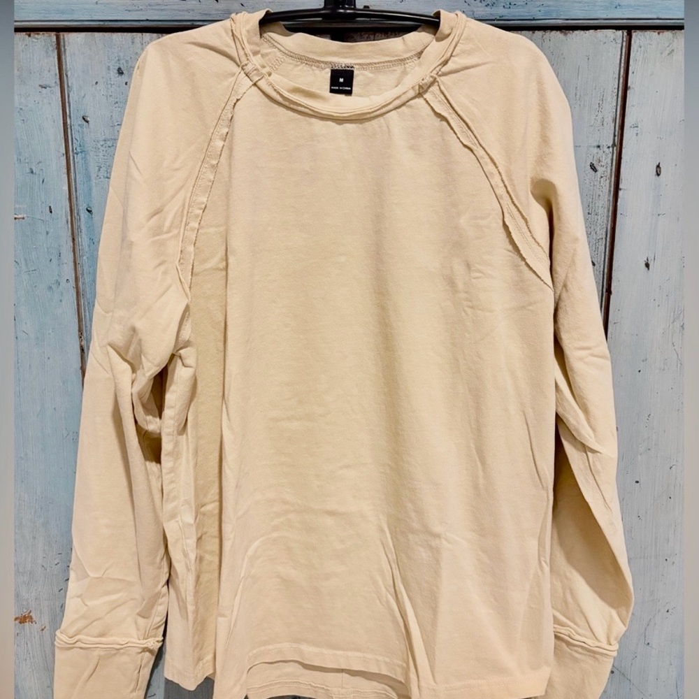 Boho Cream Long-Sleeve 100% Cotton Top - U. S. Flag on Back - Picture 11 of 12